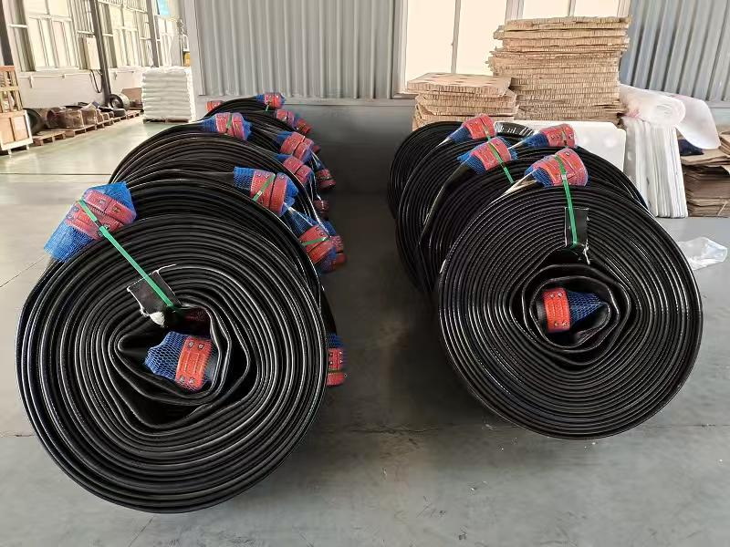 Manguera plana de alto volumen de 12 pulgadas en carretes de acero