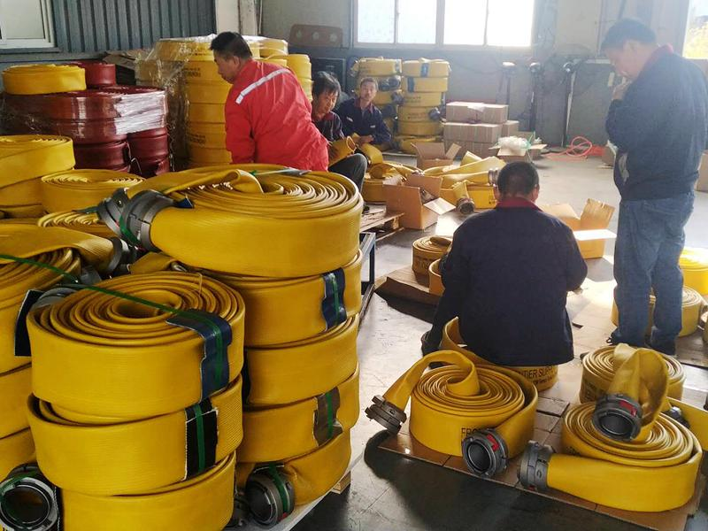 Manguera plana de caucho NBR para climas fr&iacute;os
